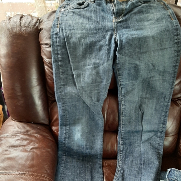 Name brand shirts and jeans - Picture 7 of 15